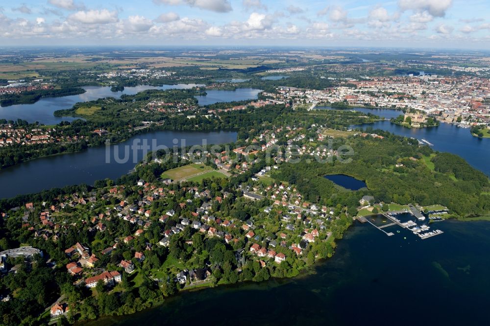 Luftaufnahme Schwerin - Stadtansicht vom Innenstadtbereich in Schwerin im Bundesland Mecklenburg-Vorpommern