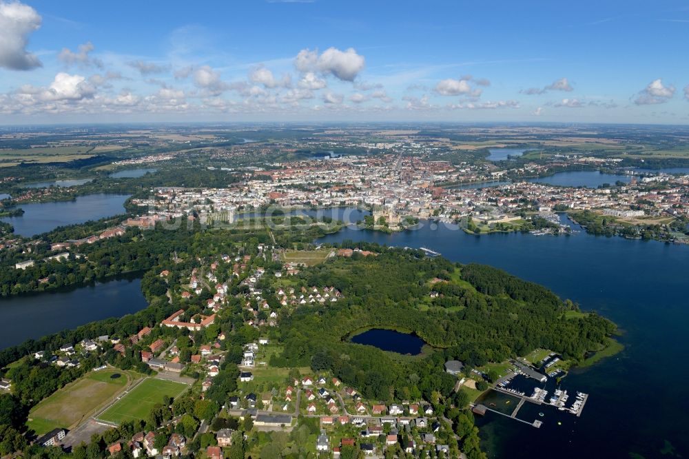 Schwerin von oben - Stadtansicht vom Innenstadtbereich in Schwerin im Bundesland Mecklenburg-Vorpommern