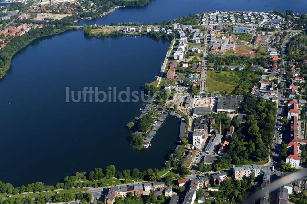 Schwerin von oben - Stadtansicht vom Innenstadtbereich in Schwerin im Bundesland Mecklenburg-Vorpommern