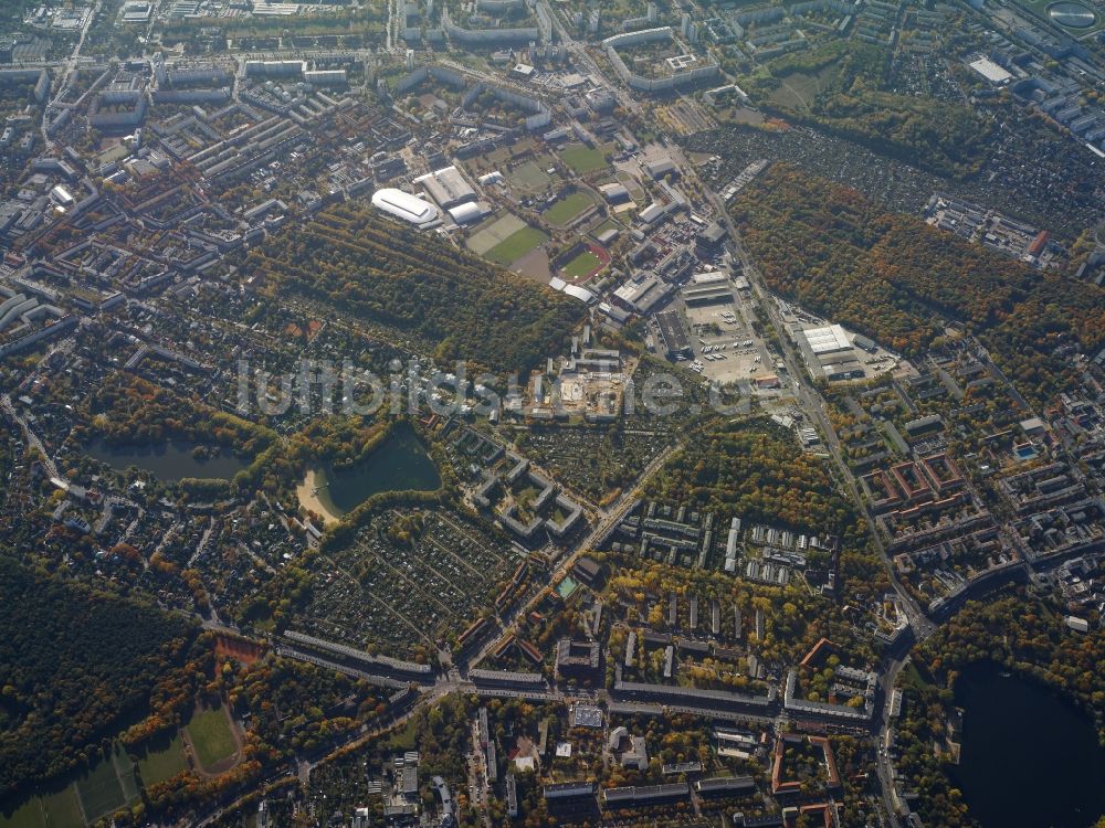 Luftaufnahme Berlin - Stadtansicht vom Innenstadtbereich am Sportforum Berlin an der Kreuzung Indira-Gandhi-Straße und Hansastraße in Berlin