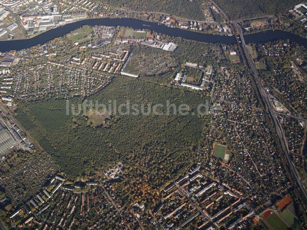 Berlin aus der Vogelperspektive: Stadtansicht vom Innenstadtbereich an der Spree auf Höhe der Spindlersfelder Straße in Berlin