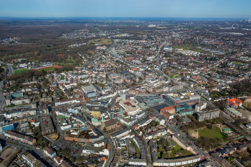 Bottrop aus der Vogelperspektive: Stadtansicht vom Innenstadtbereich der Stadtmitte in Bottrop im Bundesland Nordrhein-Westfalen