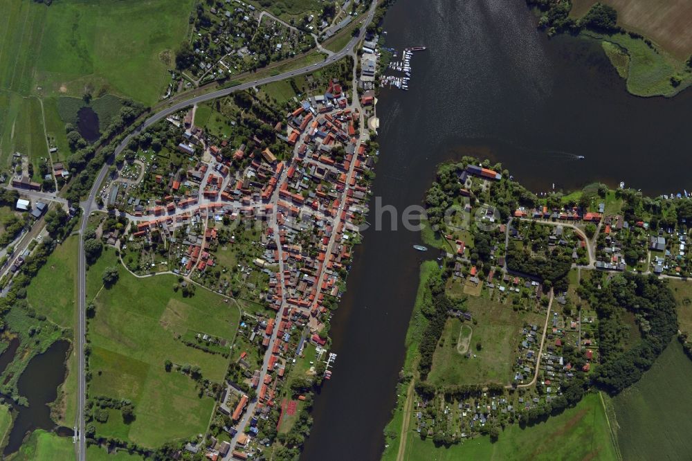 Havelsee aus der Vogelperspektive: Stadtansicht vom Innenstadtbereich und Stadtzentrum am Ufer des Beetzsees in Havelsee im Bundesland Brandenburg