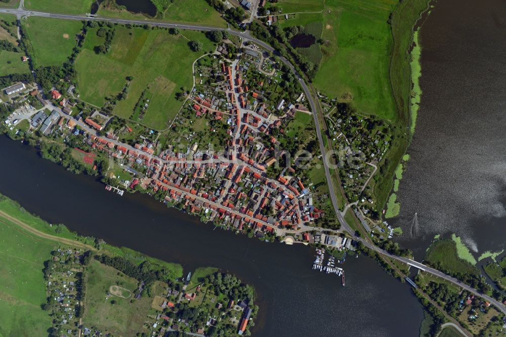 Havelsee von oben - Stadtansicht vom Innenstadtbereich und Stadtzentrum am Ufer des Beetzsees in Havelsee im Bundesland Brandenburg