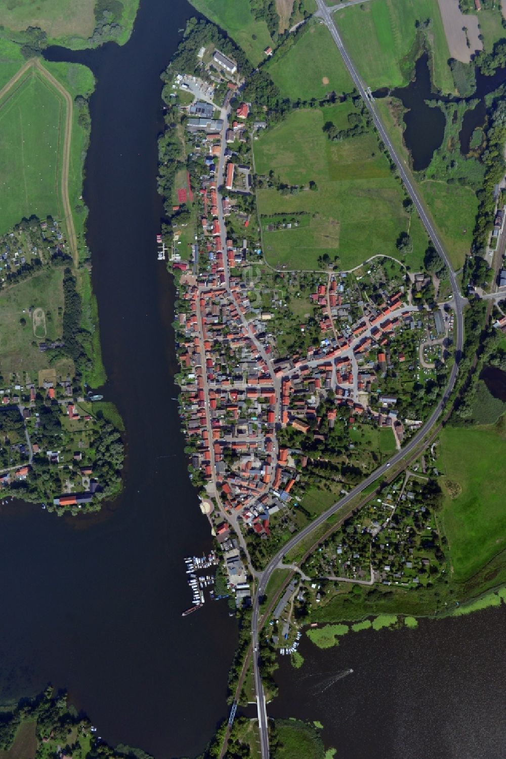 Luftbild Havelsee - Stadtansicht vom Innenstadtbereich und Stadtzentrum am Ufer des Beetzsees in Havelsee im Bundesland Brandenburg