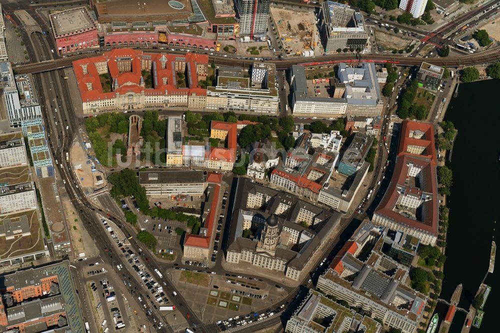 Berlin aus der Vogelperspektive: Stadtansicht vom Innenstadtbereich Stralauer Straße - Rolandstraße - Littenstraße am Altes Stadthaus in Berlin, Deutschland