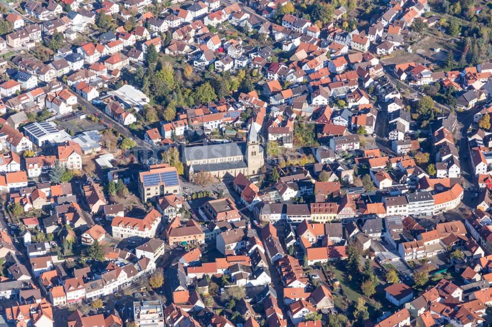 Luftaufnahme Östringen - Stadtansicht vom Innenstadtbereich in Östringen im Bundesland Baden-Württemberg, Deutschland