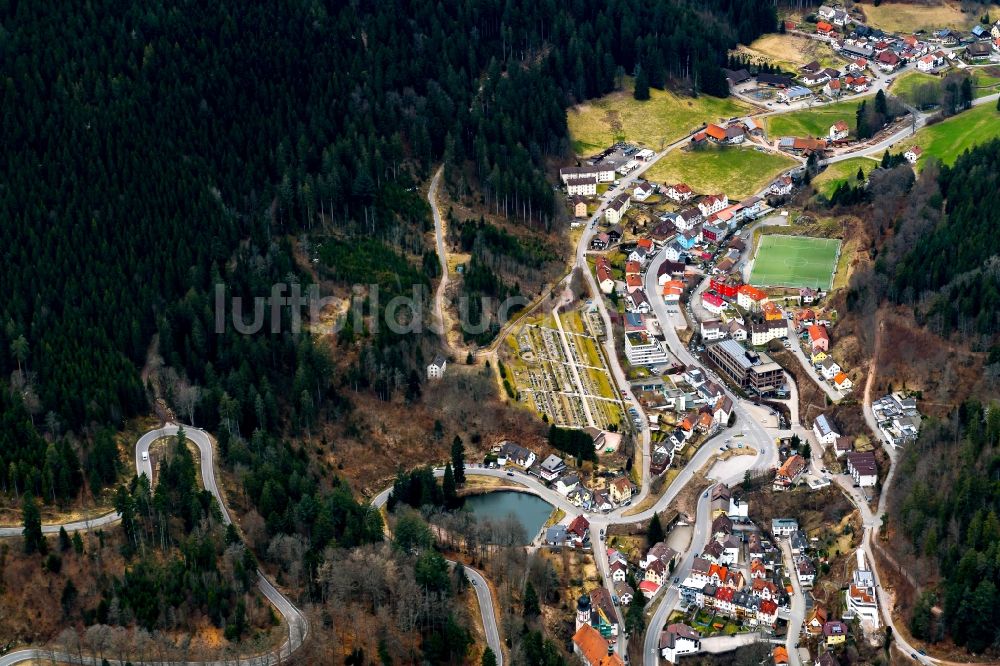 Triberg von oben - Stadtansicht vom Innenstadtbereich in Triberg im Bundesland Baden-Württemberg, Deutschland