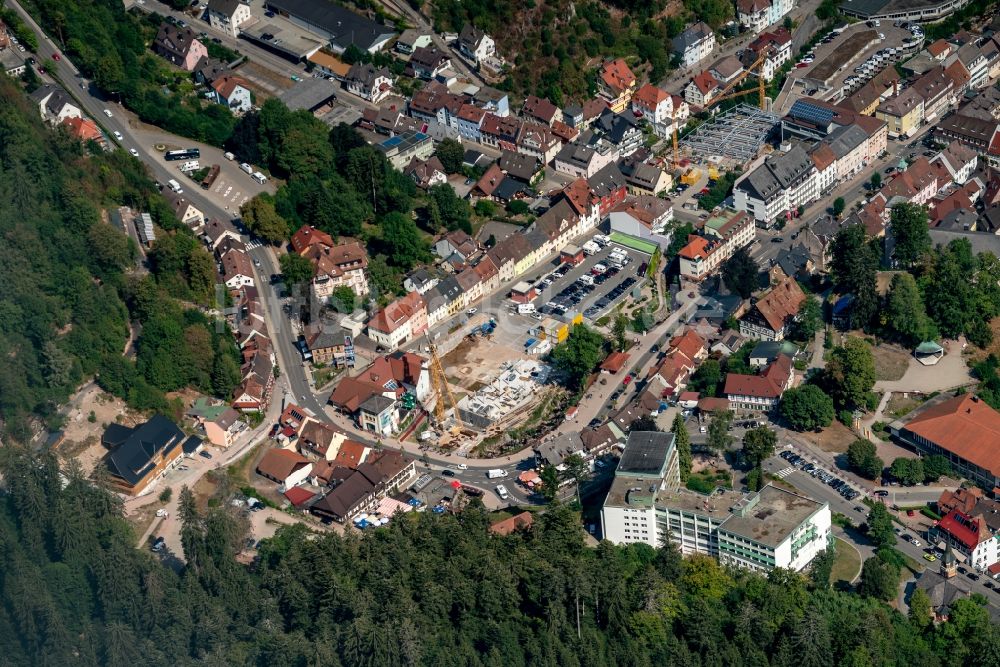 Triberg aus der Vogelperspektive: Stadtansicht vom Innenstadtbereich in Triberg im Bundesland Baden-Württemberg, Deutschland