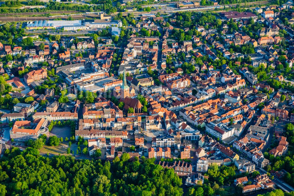 Uelzen aus der Vogelperspektive: Stadtansicht und Innenstadtbereich in Uelzen im Bundesland Niedersachsen, Deutschland