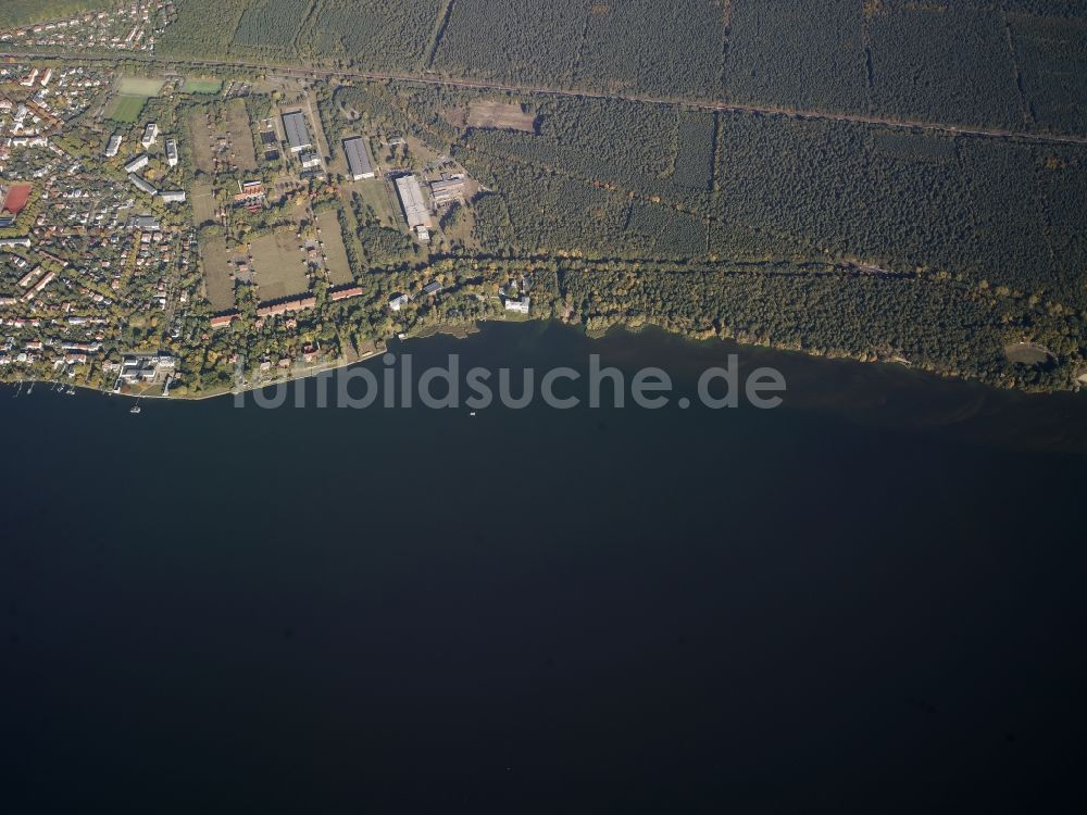 Berlin von oben - Stadtansicht vom Innenstadtbereich am Ufer des Grüßen Müggelsees nahe der Mündung der Müggelspree in Berlin