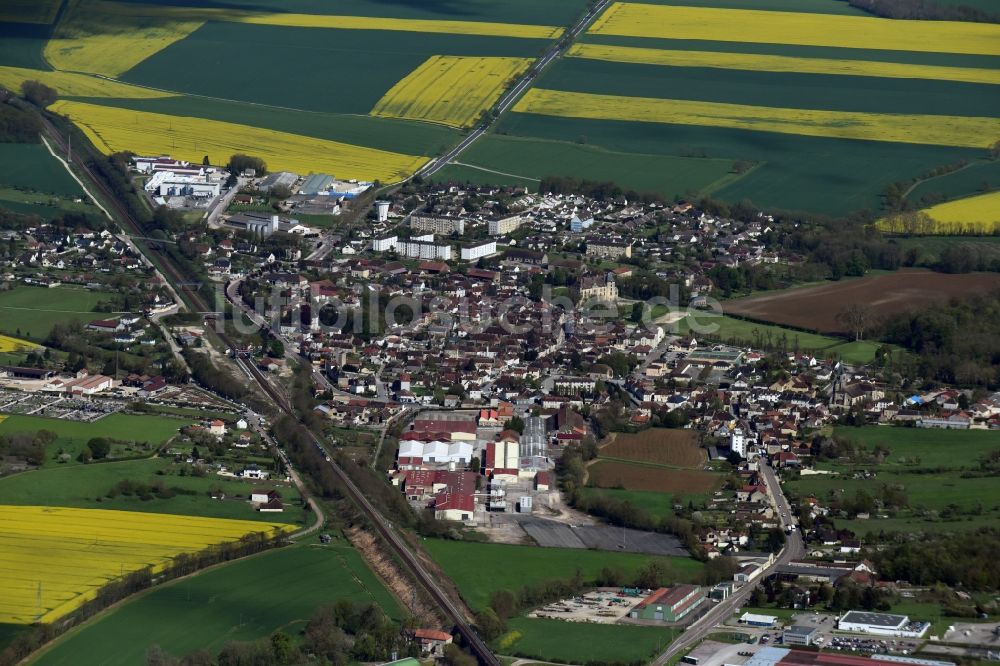 Luftaufnahme Vendeuvre-sur-Barse - Stadtansicht vom Innenstadtbereich in Vendeuvre-sur-Barse in Alsace-Champagne-Ardenne-Lorraine, Frankreich