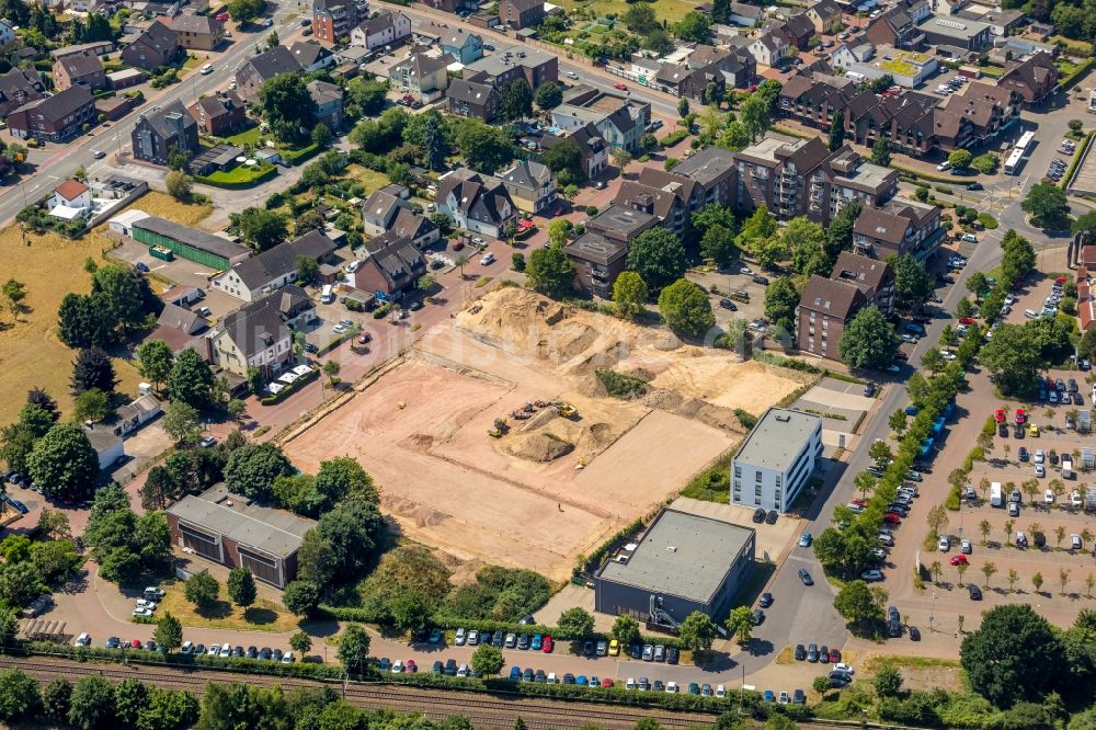 Voerde (Niederrhein) von oben - Stadtansicht vom Innenstadtbereich in Voerde (Niederrhein) im Bundesland Nordrhein-Westfalen - NRW, Deutschland