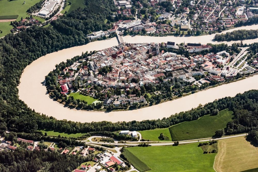 Luftaufnahme Wasserburg am Inn - Stadtansicht vom Innenstadtbereich in Wasserburg am Inn im Bundesland Bayern, Deutschland