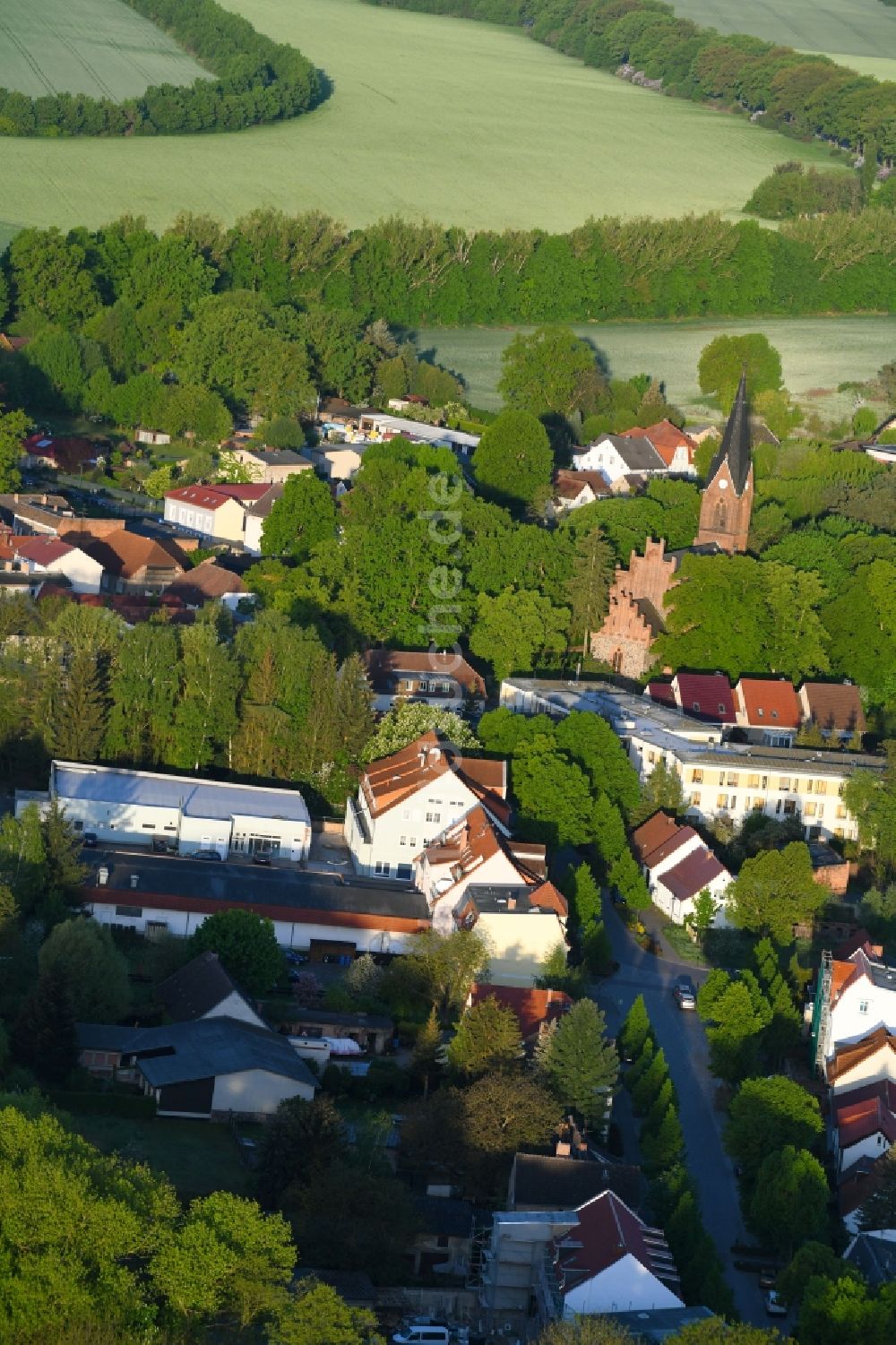 Luftaufnahme Werneuchen - Stadtansicht vom Innenstadtbereich in Werneuchen im Bundesland Brandenburg, Deutschland