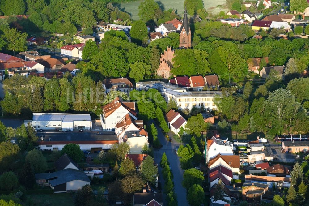 Werneuchen von oben - Stadtansicht vom Innenstadtbereich in Werneuchen im Bundesland Brandenburg, Deutschland