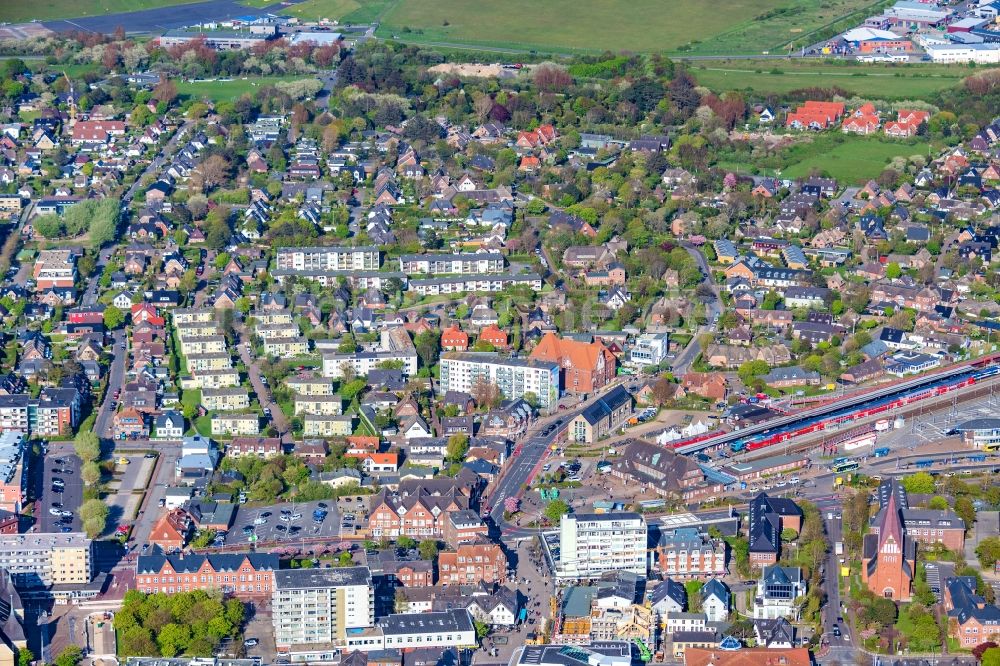 Luftaufnahme Westerland - Stadtansicht vom Innenstadtbereich in Westerland auf Sylt im Bundesland Schleswig-Holstein, Deutschland