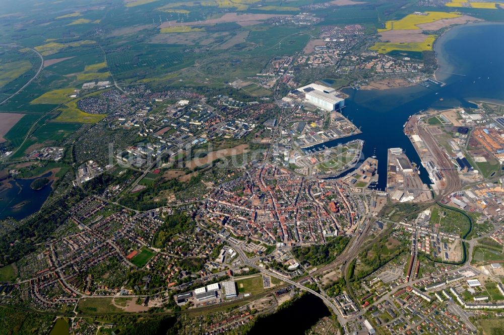 Wismar von oben - Stadtansicht vom Innenstadtbereich in Wismar im Bundesland Mecklenburg-Vorpommern