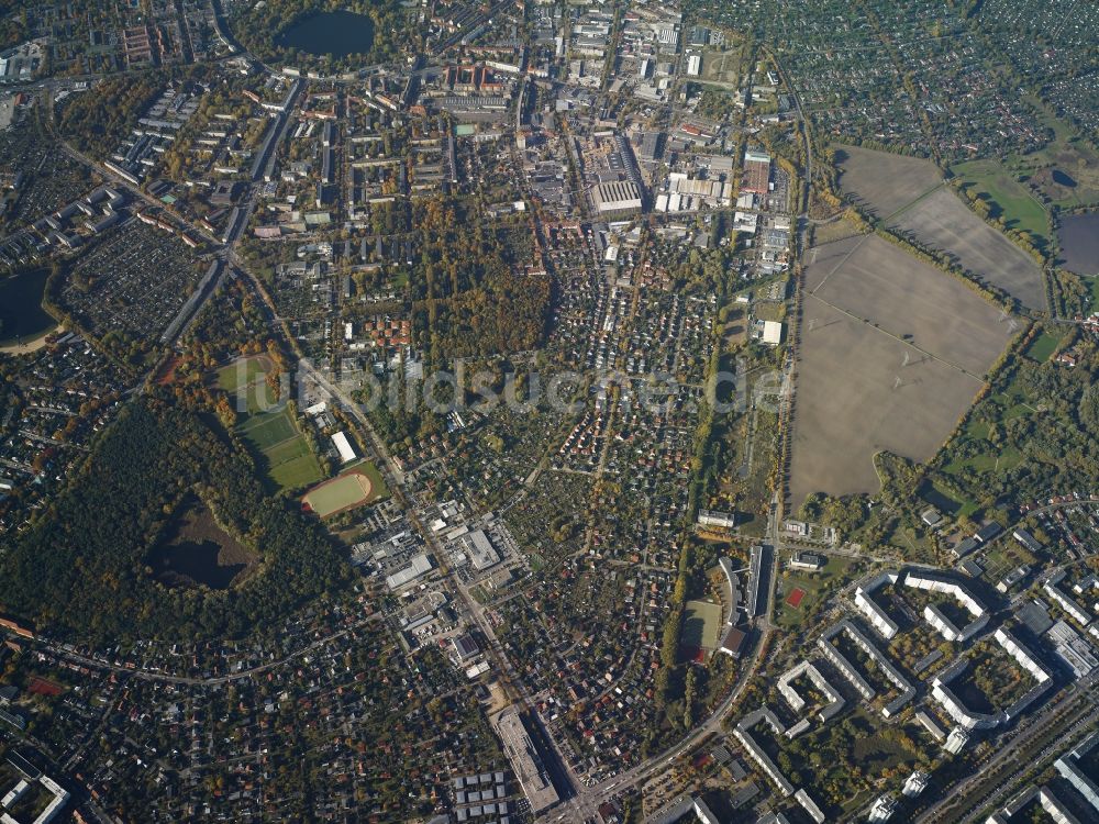 Berlin von oben - Stadtansicht vom Innenstadtbereich des Wohngebiets an der Kreuzung Busschallee und Hansastraße in Berlin