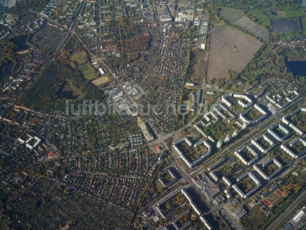 Berlin aus der Vogelperspektive: Stadtansicht vom Innenstadtbereich des Wohngebiets an der Kreuzung Busschallee und Hansastraße in Berlin