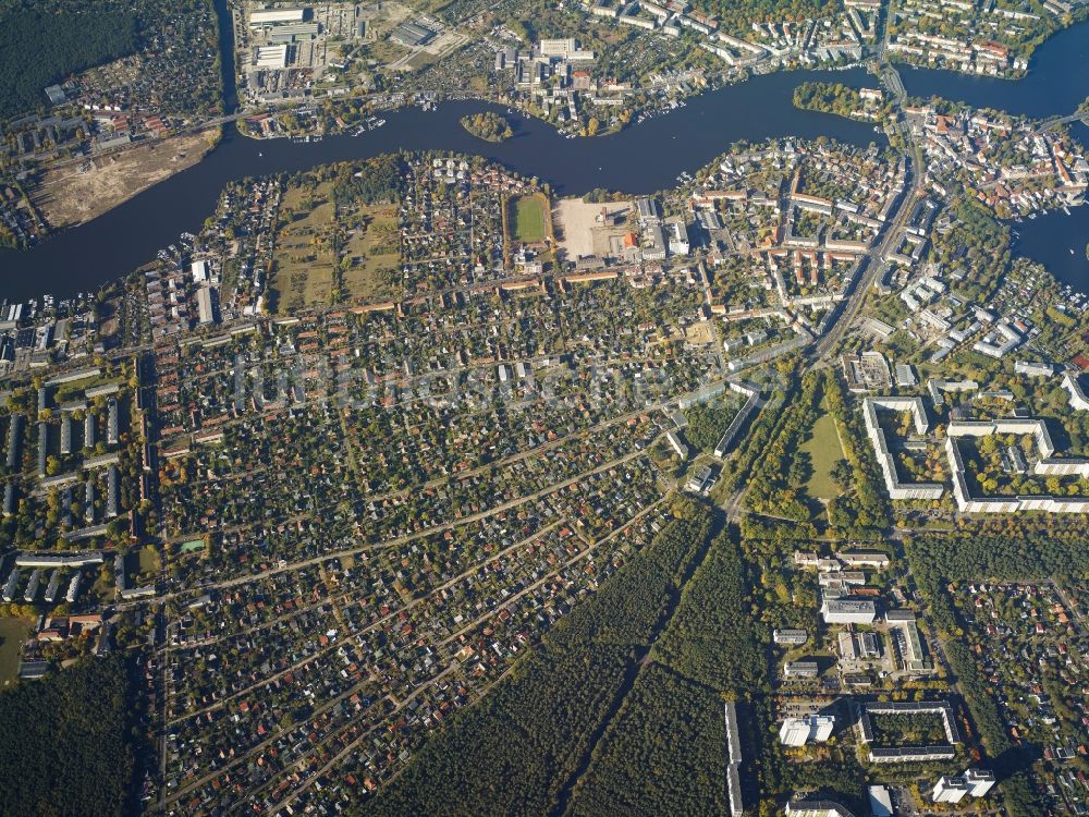 Luftbild Berlin - Stadtansicht vom Innenstadtbereich der Wohnsiedlung an der Grünen Trift in Berlin