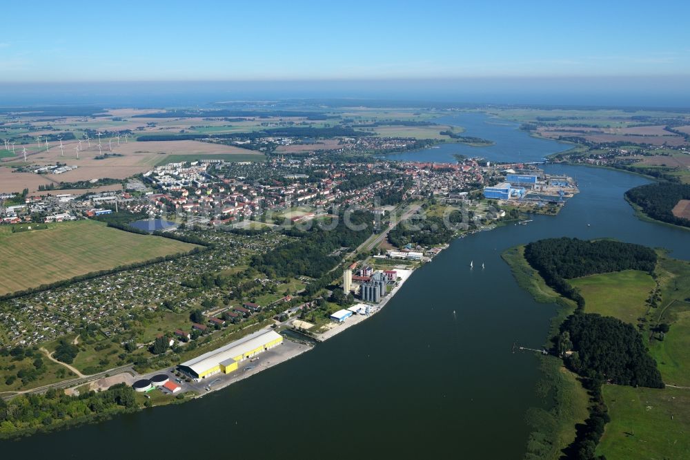 Luftaufnahme Wolgast - Stadtansicht vom Innenstadtbereich in Wolgast im Bundesland Mecklenburg-Vorpommern