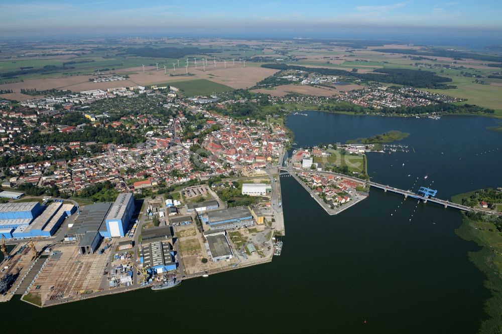 Luftaufnahme Wolgast - Stadtansicht vom Innenstadtbereich in Wolgast im Bundesland Mecklenburg-Vorpommern