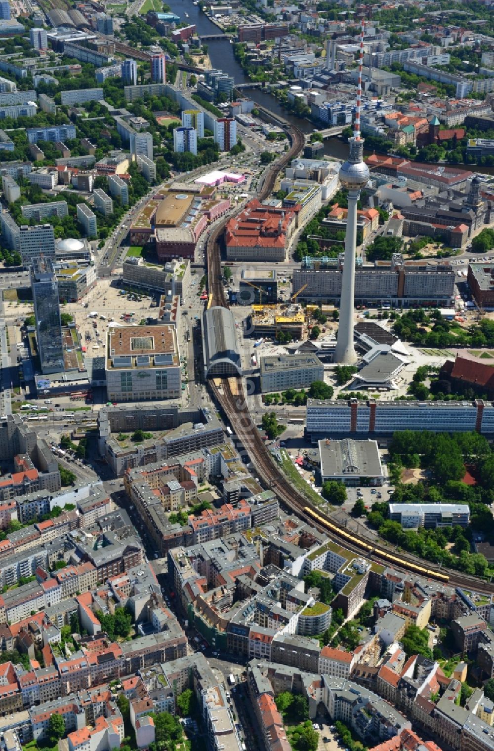 Berlin Mitte aus der Vogelperspektive: Stadtansicht Innenstadtbereich im Zentrum Ost in Berlin Mitte