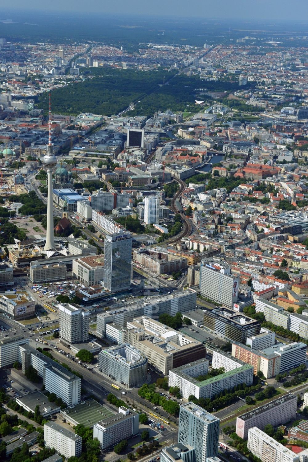 Berlin Mitte aus der Vogelperspektive: Stadtansicht Innenstadtbereich im Zentrum Ost in Berlin Mitte