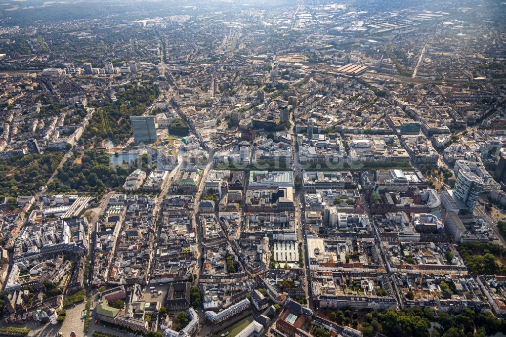 Luftbild Düsseldorf - Stadtansicht vom Innenstadtbereich des Zentrums im Ortsteil Stadtmitte in Düsseldorf im Bundesland Nordrhein-Westfalen, Deutschland