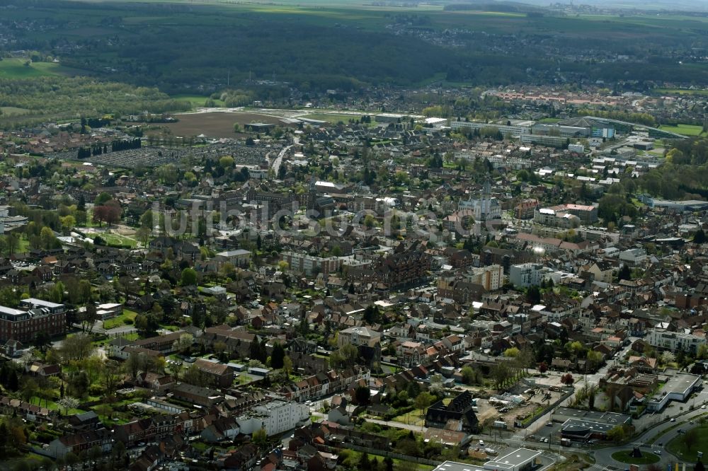 Luftaufnahme Lievin - Stadtansicht des Innenstadtbereiches mit der Altstadt von Lievin in Nord-Pas-de-Calais Picardie, Frankreich