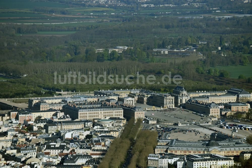 Luftaufnahme Versailles - Stadtansicht des Innenstadtbereiches an der Avenue de Sceaux in Versailles in Ile-de-France, Frankreich