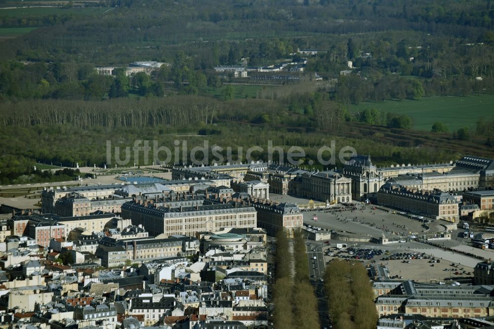 Luftaufnahme Versailles - Stadtansicht des Innenstadtbereiches an der Avenue de Sceaux in Versailles in Ile-de-France, Frankreich