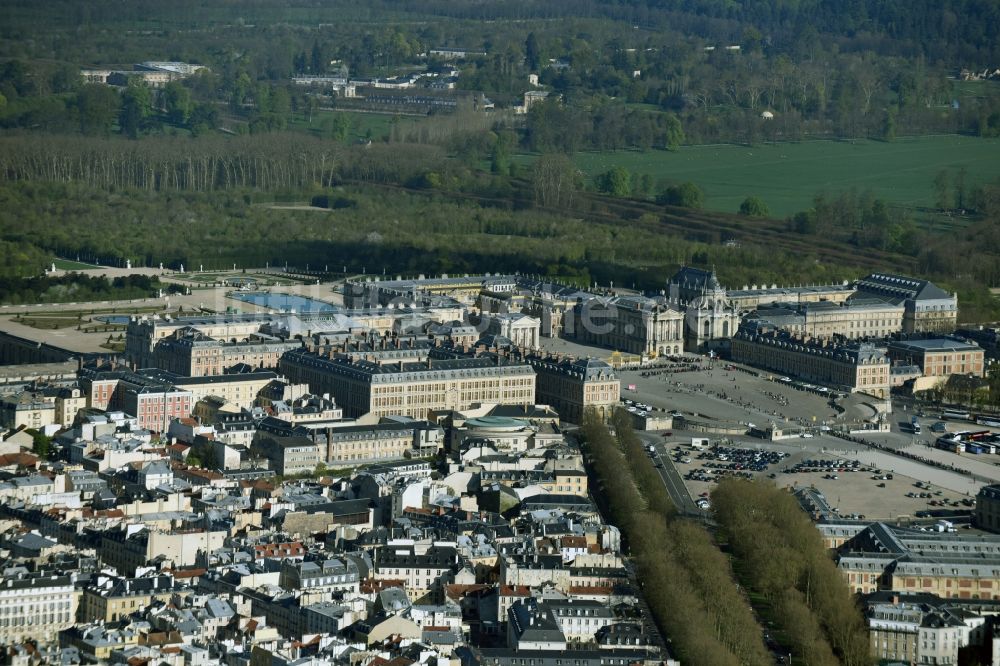 Versailles von oben - Stadtansicht des Innenstadtbereiches an der Avenue de Sceaux in Versailles in Ile-de-France, Frankreich