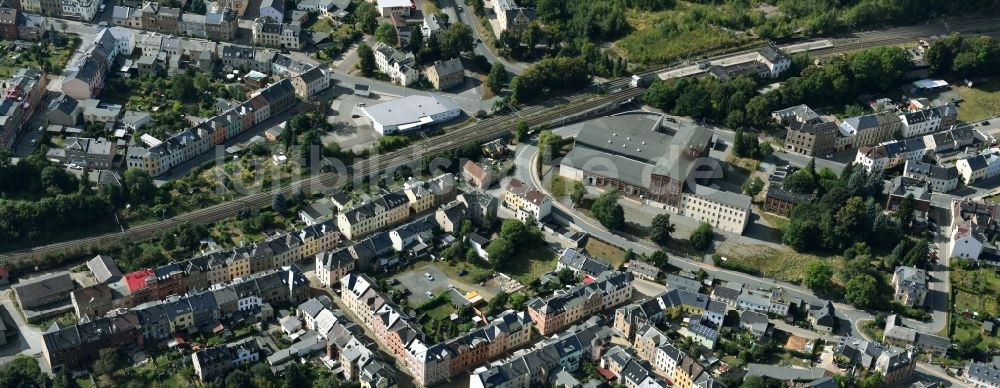 Netzschkau von oben - Stadtansicht des Innenstadtbereiches am Bereich der Bahnstrecke in Netzschkau im Bundesland Sachsen