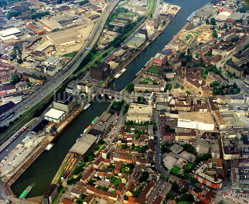 Duisburg aus der Vogelperspektive: Stadtansicht des Innenstadtbereiches mit der Brücke am Schwanentor in Duisburg im Bundesland Nordrhein-Westfalen, Deutschland