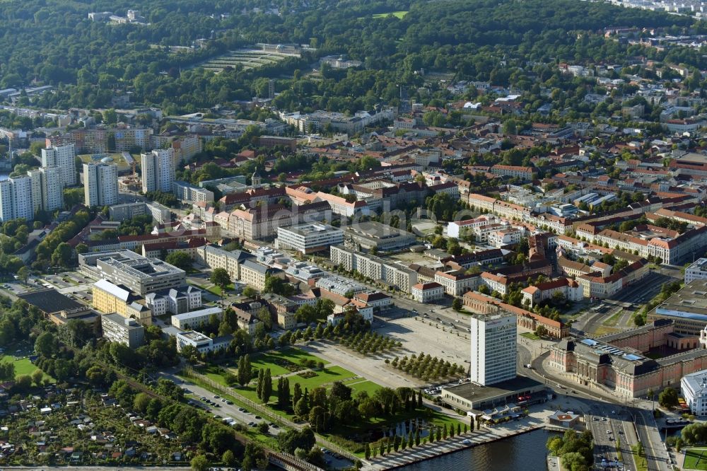 Luftaufnahme Potsdam - Stadtansicht des Innenstadtbereiches Breite Straße - Lustgarten - Am Alten Markt - Fachhochschule Potsdam - Standort Alter Markt Friedrich-Ebert-Straße in derInnenstadt in Potsdam im Bundesland Brandenburg, Deutschland