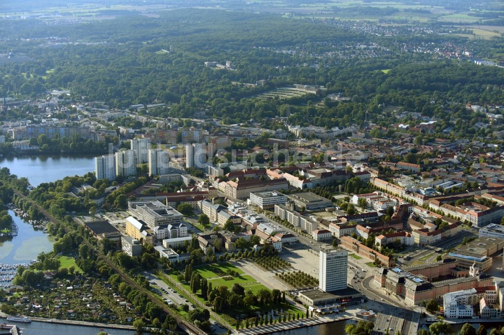 Potsdam von oben - Stadtansicht des Innenstadtbereiches Breite Straße - Lustgarten - Am Alten Markt - Fachhochschule Potsdam - Standort Alter Markt Friedrich-Ebert-Straße in derInnenstadt in Potsdam im Bundesland Brandenburg, Deutschland