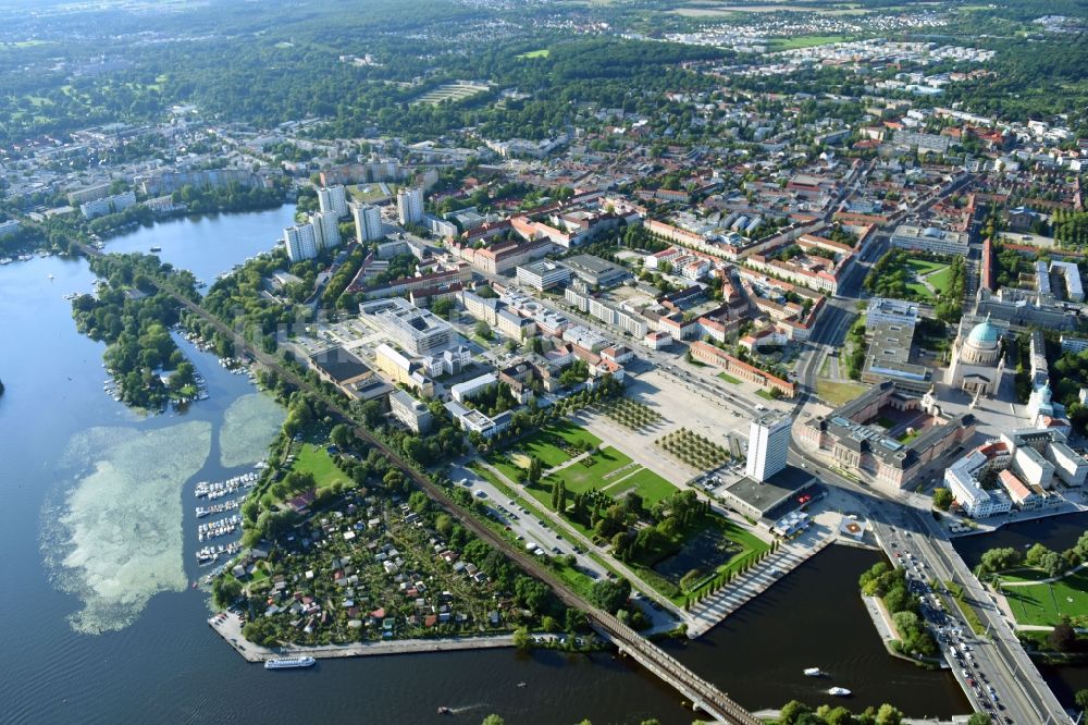 Luftaufnahme Potsdam - Stadtansicht des Innenstadtbereiches Breite Straße - Lustgarten - Am Alten Markt - Fachhochschule Potsdam - Standort Alter Markt Friedrich-Ebert-Straße in derInnenstadt in Potsdam im Bundesland Brandenburg, Deutschland