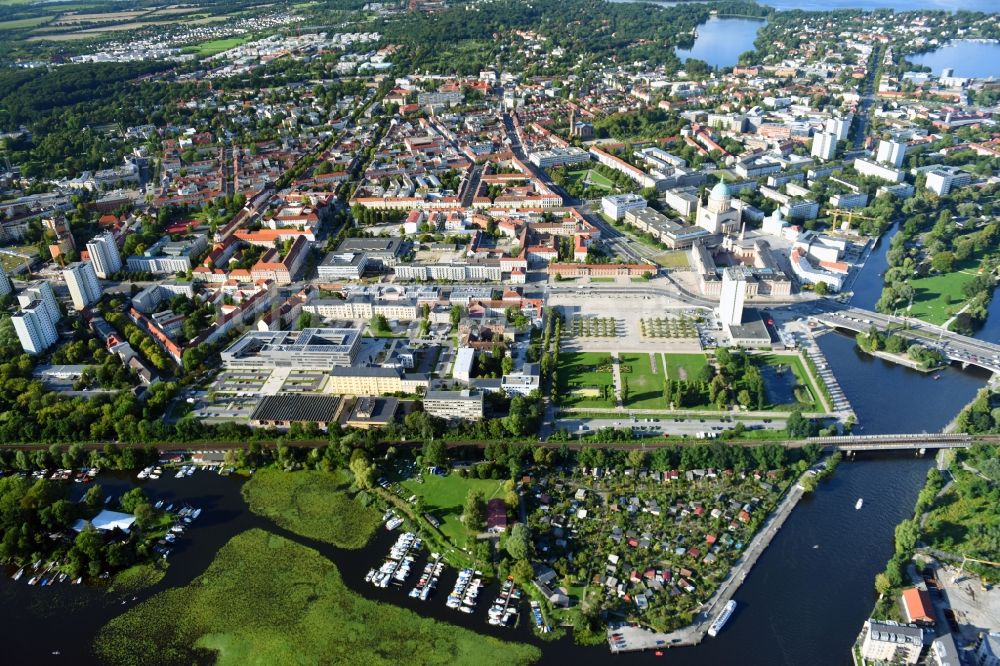 Potsdam von oben - Stadtansicht des Innenstadtbereiches Breite Straße - Lustgarten - Am Alten Markt - Fachhochschule Potsdam - Standort Alter Markt Friedrich-Ebert-Straße in derInnenstadt in Potsdam im Bundesland Brandenburg, Deutschland