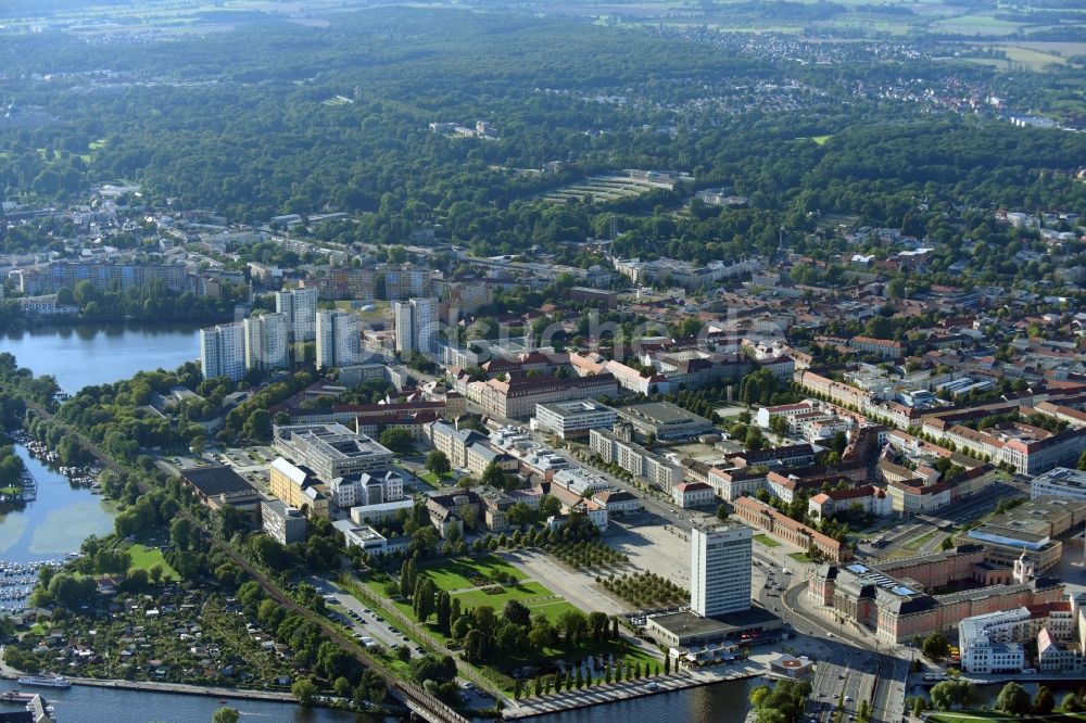 Potsdam von oben - Stadtansicht des Innenstadtbereiches Breite Straße - Lustgarten - Am Alten Markt - Fachhochschule Potsdam - Standort Alter Markt Friedrich-Ebert-Straße in derInnenstadt in Potsdam im Bundesland Brandenburg, Deutschland