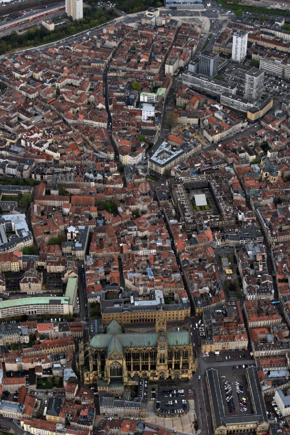 Metz aus der Vogelperspektive: Stadtansicht des Innenstadtbereiches am Centre Commercial Saint-Jacques am Place du Forum in Metz in Alsace-Champagne-Ardenne-Lorraine, Frankreich