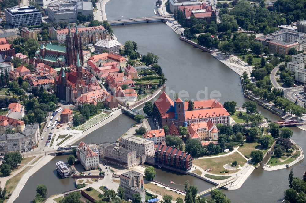 Wroclaw Breslau aus der Vogelperspektive: Stadtansicht des Innenstadtbereiches der Dominsel in Wroclaw Breslau in Niederschlesien, Polen