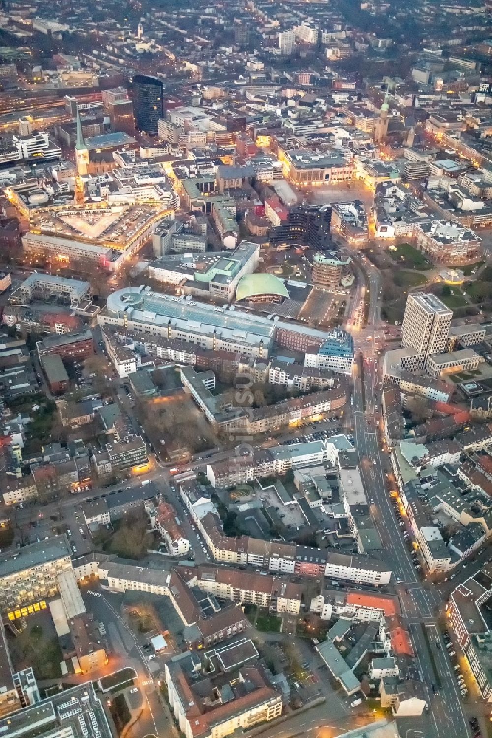 Dortmund von oben - Stadtansicht des Innenstadtbereiches mit dem Dortmunder Wall in Dortmund im Bundesland Nordrhein-Westfalen, Deutschland