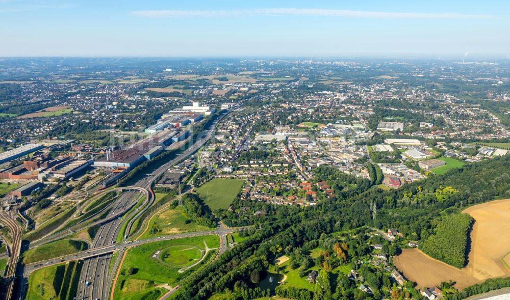 Bochum von oben - Stadtansicht des Innenstadtbereiches entlang der BAB A40 im Ortsteil Wattenscheid in Bochum im Bundesland Nordrhein-Westfalen, Deutschland