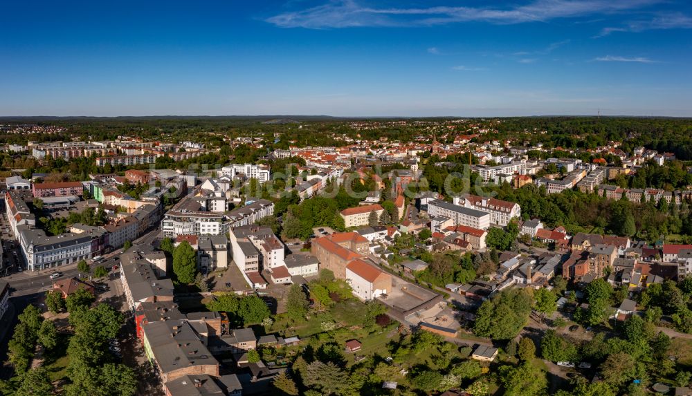 Luftaufnahme Eberswalde - Stadtansicht des Innenstadtbereiches entlang der Bundesstraße B167 in Eberswalde im Bundesland Brandenburg, Deutschland