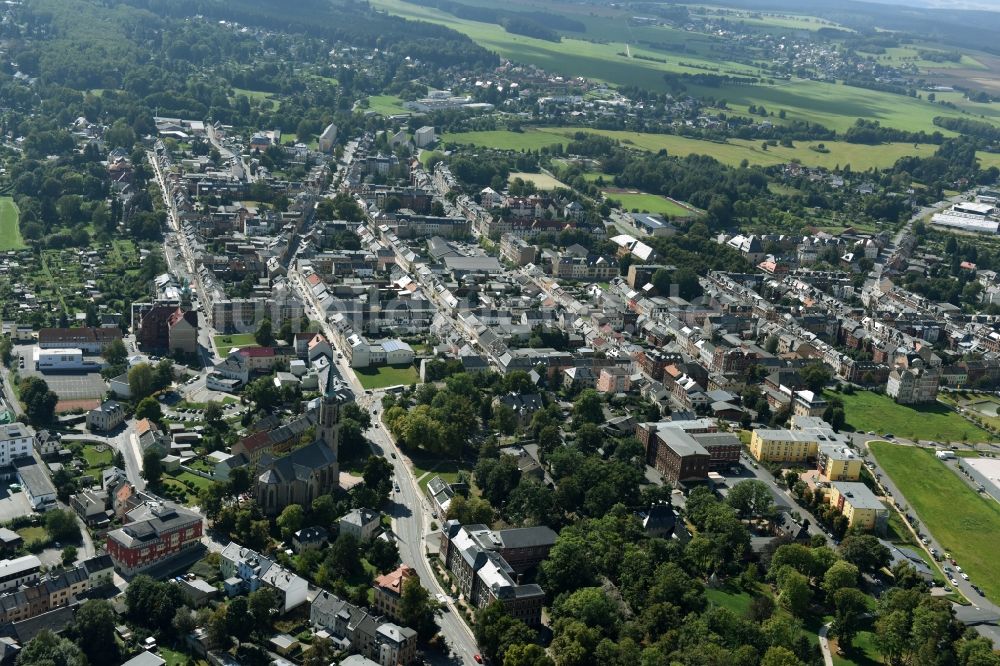 Falkenstein/Vogtland von oben - Stadtansicht des Innenstadtbereiches entlang der Hauptstraße in Falkenstein/Vogtland im Bundesland Sachsen