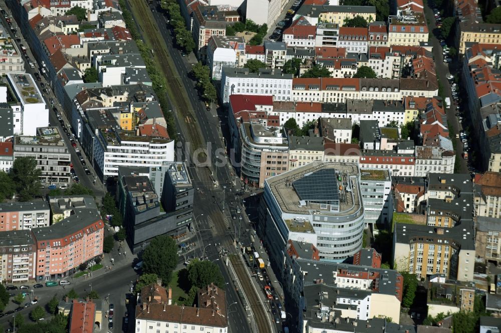 Luftaufnahme Berlin - Stadtansicht des Innenstadtbereiches entlang der Torstraße im Bezirk Mitte in Berlin