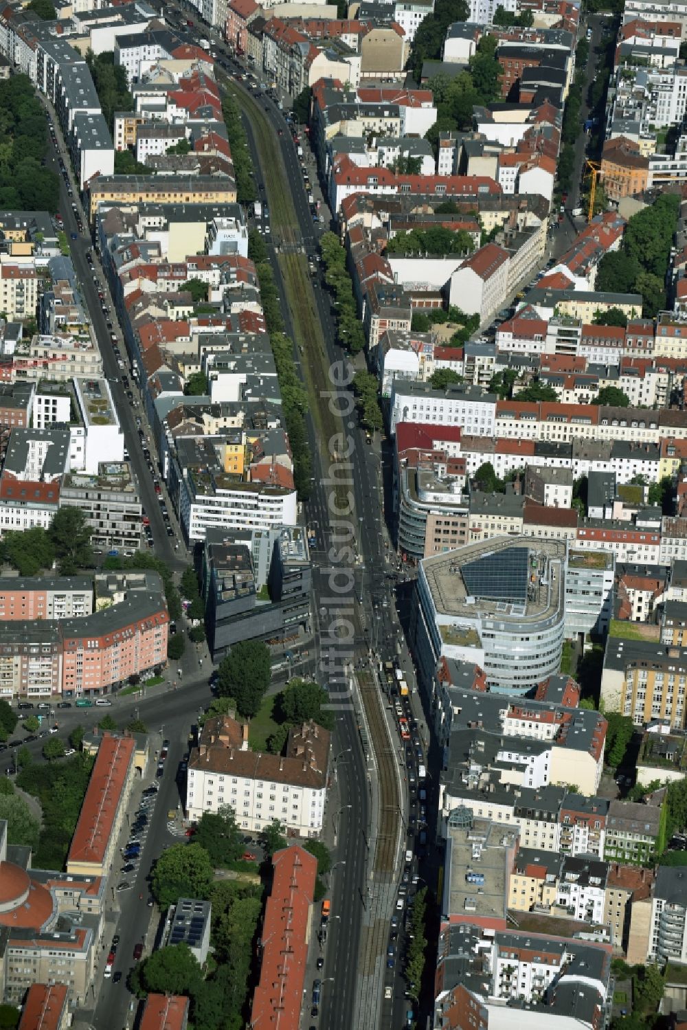 Luftbild Berlin - Stadtansicht des Innenstadtbereiches entlang der Torstraße im Bezirk Mitte in Berlin