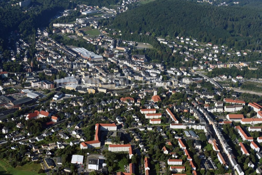 Aue aus der Vogelperspektive: Stadtansicht des Innenstadtbereiches am Flussverlauf der Schwarzwasser in Aue im Bundesland Sachsen